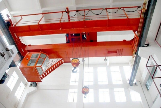 Yüksek verimlilikli dayanıklı çift bantlı köprü asılı vinç 5-100 ton kapasiteli kaldırıcılarla